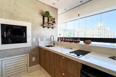 Apartamento &agrave; venda - 180m&sup2; - Meia Praia