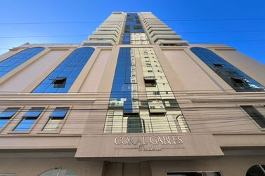 Apartamento &agrave; venda - 159m&sup2; - Meia Praia