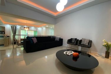 Apartamento &agrave; venda - 143m&sup2; - Meia Praia