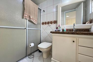 Apartamento &agrave; venda - 140m&sup2; - Meia Praia