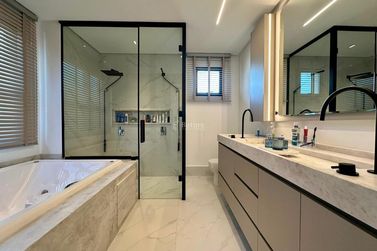 Apartamento &agrave; venda - 210m&sup2; - Centro
