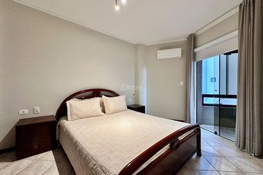 Apartamento &agrave; venda - 115m&sup2; - Meia Praia