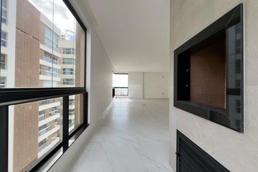 Apartamento &agrave; venda - 129m&sup2; - Meia Praia
