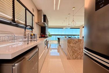Apartamento &agrave; venda - 187m&sup2; - Meia Praia