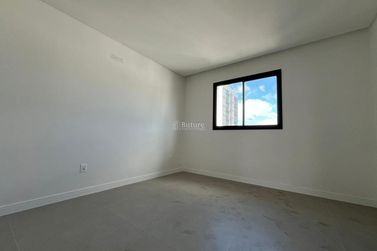 Apartamento &agrave; venda - 137m&sup2; - Meia Praia