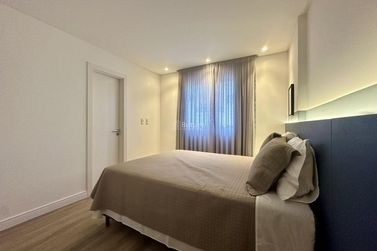 Apartamento &agrave; venda - 240m&sup2; - Meia Praia
