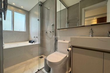 Apartamento &agrave; venda - 142m&sup2; - Meia Praia