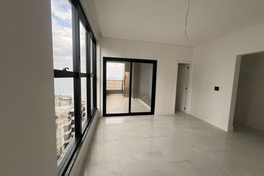 Apartamento &agrave; venda - 130m&sup2; - Meia Praia