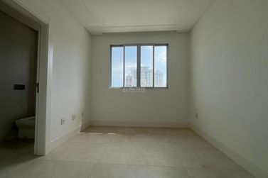 Apartamento &agrave; venda - 132m&sup2; - Meia Praia