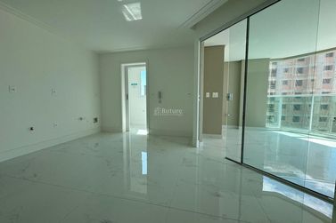 Apartamento &agrave; venda - 130m&sup2; - Meia Praia