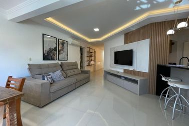 Apartamento &agrave; venda - 225m&sup2; - Meia Praia