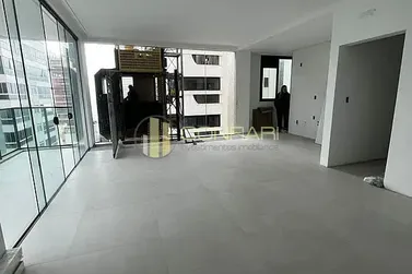 Apartamento &agrave; venda - 131m&sup2; - Meia Praia