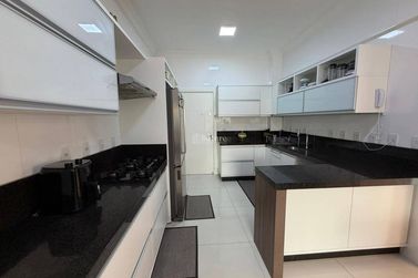 Apartamento &agrave; venda - 420m&sup2; - Meia Praia