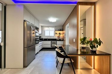 Apartamento &agrave; venda - 140m&sup2; - Meia Praia