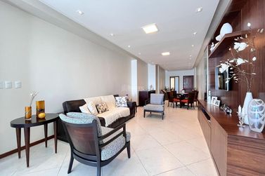 Apartamento &agrave; venda - 170m&sup2; - Meia Praia