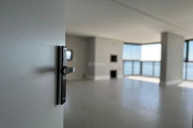 Apartamento &agrave; venda - 200m&sup2; - Meia Praia