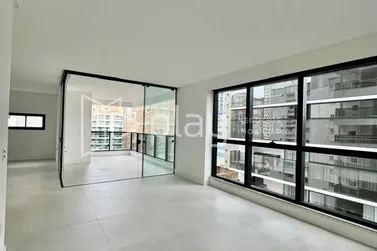 Apartamento &agrave; venda - 132m&sup2; - Meia Praia