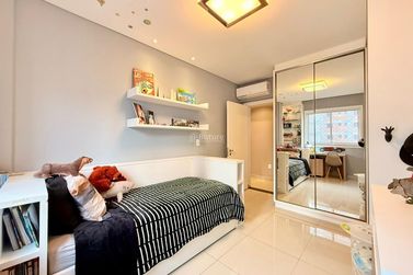 Apartamento &agrave; venda - 121m&sup2; - Meia Praia
