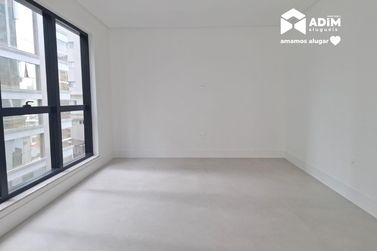 Apartamento para alugar - 132m&sup2; - Meia Praia