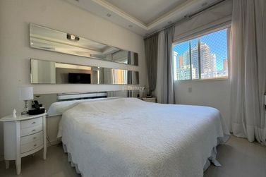 Apartamento &agrave; venda - 180m&sup2; - Meia Praia