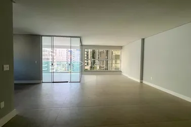 Apartamento &agrave; venda - 190m&sup2; - Meia Praia
