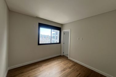 Apartamento &agrave; venda - 184m&sup2; - Meia Praia