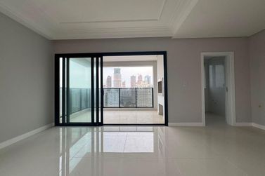 Apartamento &agrave; venda - 93m&sup2; - Centro