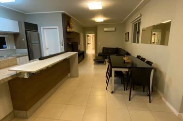 Apartamento &agrave; venda - 107m&sup2; - Meia Praia