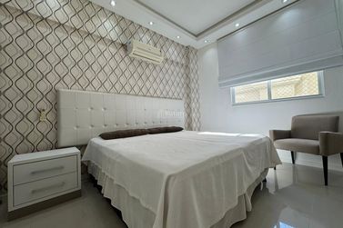 Apartamento &agrave; venda - 180m&sup2; - Meia Praia