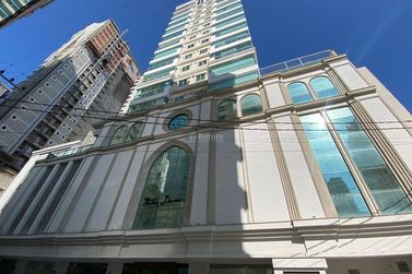 Apartamento &agrave; venda - 107m&sup2; - Meia Praia