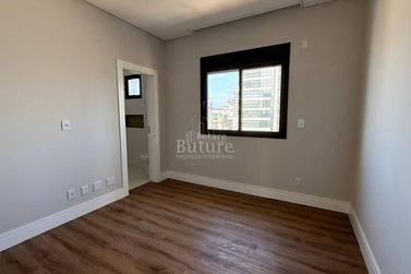 Apartamento &agrave; venda - 140m&sup2; - Meia Praia