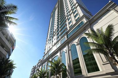 Apartamento &agrave; venda - 180m&sup2; - Meia Praia