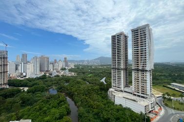 Apartamento &agrave; venda - 85m&sup2; - Meia Praia
