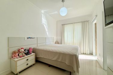 Apartamento &agrave; venda - 150m&sup2; - Meia Praia