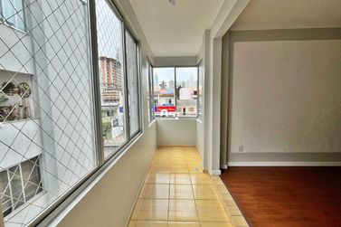 Apartamento para alugar - 75m&sup2; - Centro