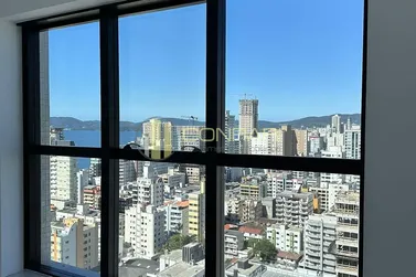 Apartamento &agrave; venda - 135m&sup2; - meia praia