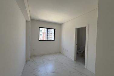 Apartamento &agrave; venda - 129m&sup2; - Meia Praia
