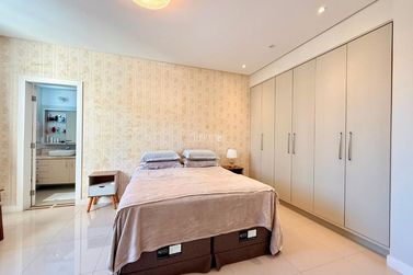 Apartamento &agrave; venda - 145m&sup2; - Meia Praia