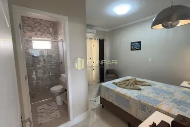 Casa &agrave; venda - 340m&sup2; - Meia Praia