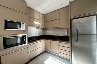Apartamento &agrave; venda - 107m&sup2; - Meia Praia