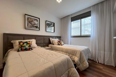 Apartamento &agrave; venda - 198m&sup2; - Meia Praia
