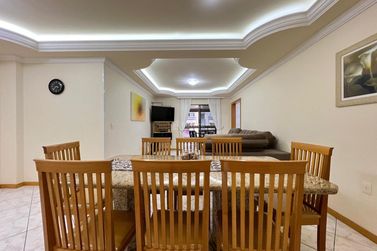 Apartamento &agrave; venda - 146m&sup2; - Meia Praia
