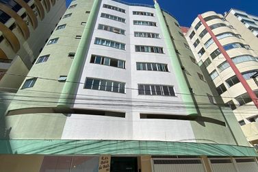 Apartamento &agrave; venda - 110m&sup2; - Meia Praia