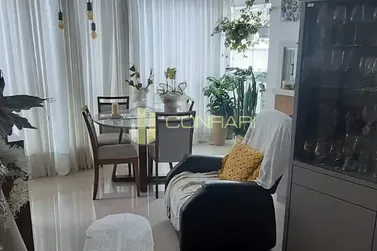 Apartamento &agrave; venda - 123m&sup2; - Meia Praia