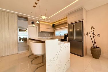 Apartamento &agrave; venda - 200m&sup2; - Meia Praia