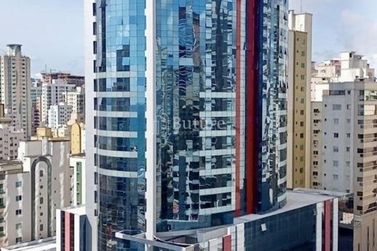 Apartamento &agrave; venda - 220m&sup2; - Meia Praia