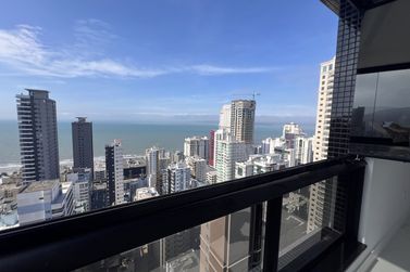 Apartamento &agrave; venda - 206m&sup2; - Meia Praia