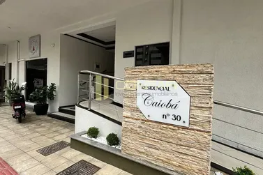 Apartamento para alugar - 115m&sup2; - meia praia