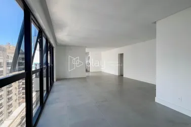 Apartamento &agrave; venda - 207m&sup2; - Meia Praia