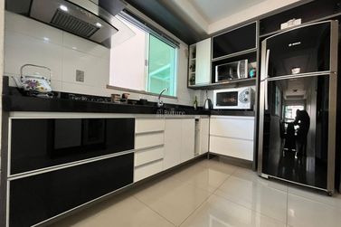 Apartamento &agrave; venda - 100m&sup2; - Meia Praia